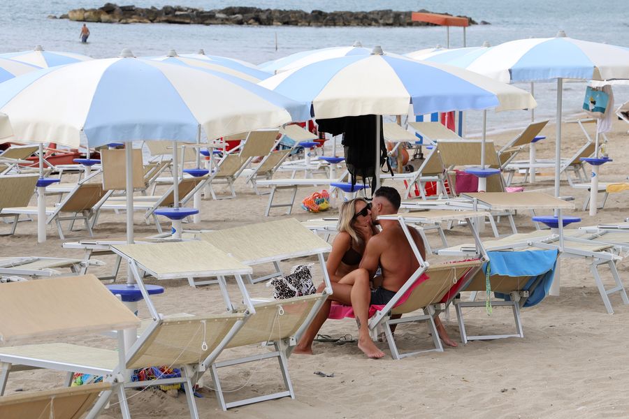 Residence I Delfini: offer 1 - 8 August, two-room apartment 2/4 places, only €960